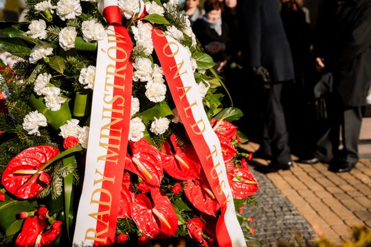 Złożenie kwiatów na grobie śp. kpt. Artura Ziętka (zdjęcia)