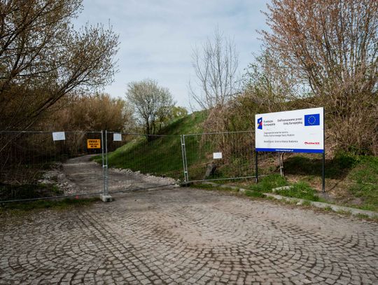 Przebudowa kładki na rzece Mlecznej (zdjęcia)