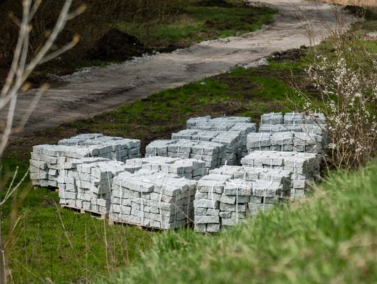 Przebudowa kładki na rzece Mlecznej (zdjęcia)