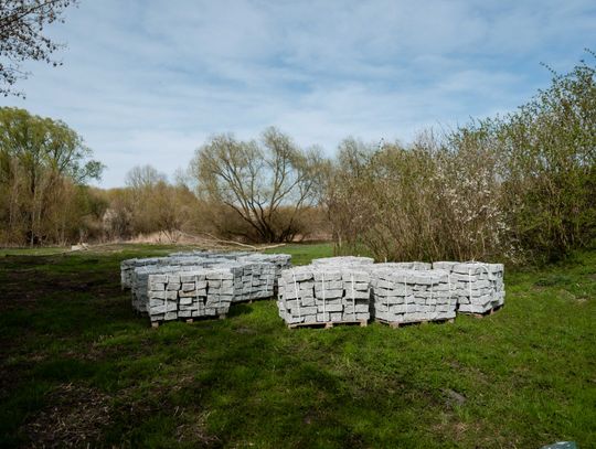 Przebudowa kładki na rzece Mlecznej (zdjęcia)