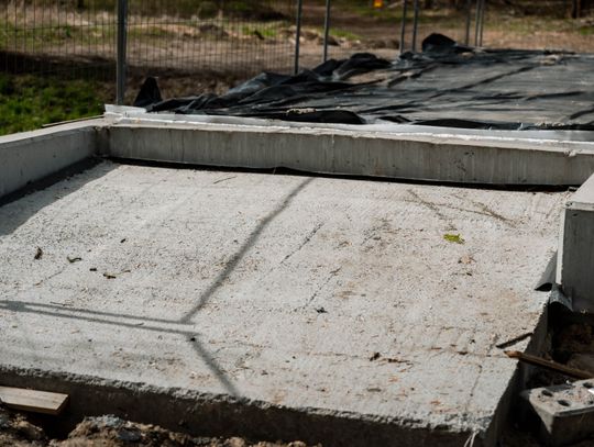 Przebudowa kładki na rzece Mlecznej (zdjęcia)