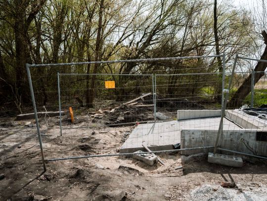 Przebudowa kładki na rzece Mlecznej (zdjęcia)