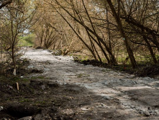 Przebudowa kładki na rzece Mlecznej (zdjęcia)