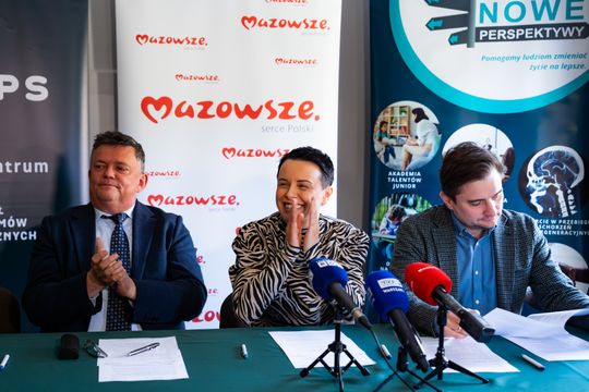 Podpisanie umów na Dzienne Domy Pobytów (zdjęcia)