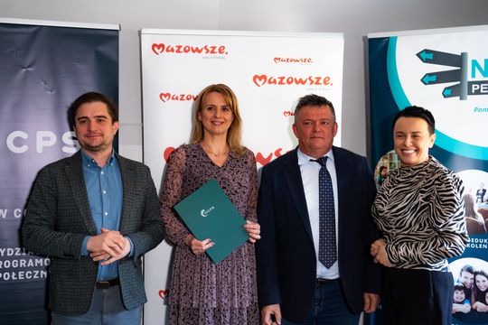 Podpisanie umów na Dzienne Domy Pobytów (zdjęcia)