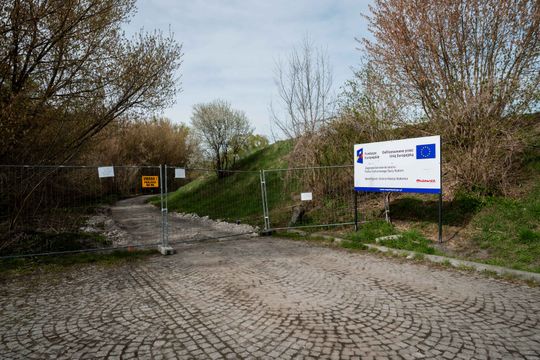 Przebudowa kładki na rzece Mlecznej (zdjęcia)