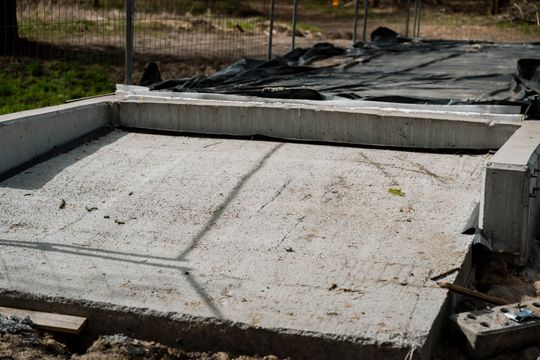 Przebudowa kładki na rzece Mlecznej (zdjęcia)