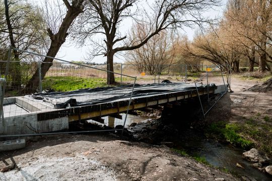 Przebudowa kładki na rzece Mlecznej (zdjęcia)