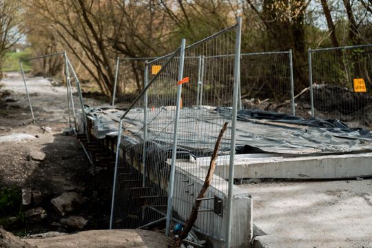 Przebudowa kładki na rzece Mlecznej (zdjęcia)