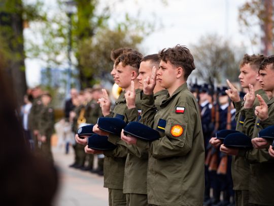 Ślubowanie uczniów Szkoły 72 Pułku Piechoty w Radomiu (zdjęcia)
