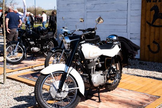 Zlot zabytkowych motocykli - otwarcie sezonu motocyklowego w Skaryszewie (zdjęcia)