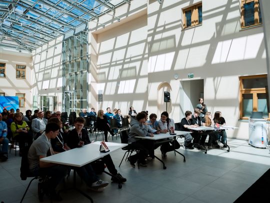 Interaktywny quiz edukacyjny dla uczniów szkół ponadpodstawowych (zdjęcia)