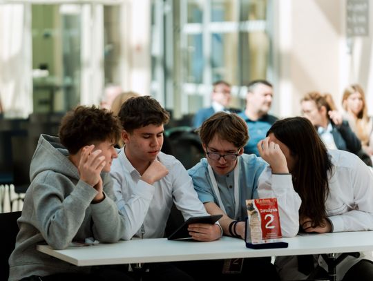 Interaktywny quiz edukacyjny dla uczniów szkół ponadpodstawowych (zdjęcia)