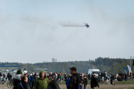 Piknik rodzinny wraz z pokazami lotniczymi na Lotnisku w Piastowie (zdjęcia)