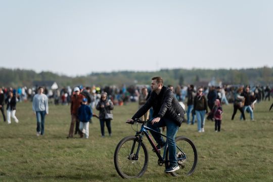 Piknik rodzinny wraz z pokazami lotniczymi na Lotnisku w Piastowie (zdjęcia)