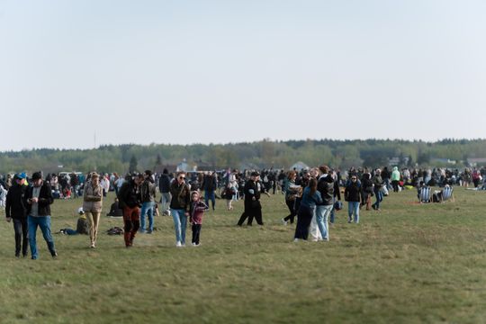 Piknik rodzinny wraz z pokazami lotniczymi na Lotnisku w Piastowie (zdjęcia)