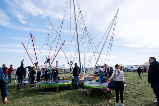 Piknik rodzinny wraz z pokazami lotniczymi na Lotnisku w Piastowie (zdjęcia)