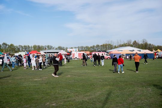 Piknik rodzinny wraz z pokazami lotniczymi na Lotnisku w Piastowie (zdjęcia)