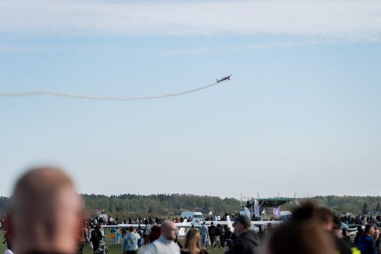 Piknik rodzinny wraz z pokazami lotniczymi na Lotnisku w Piastowie (zdjęcia)