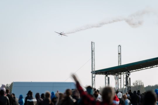 Piknik rodzinny wraz z pokazami lotniczymi na Lotnisku w Piastowie (zdjęcia)