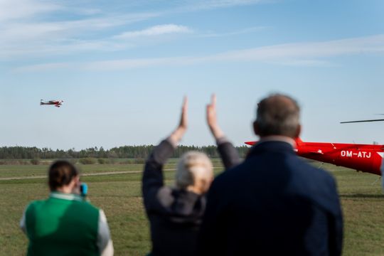 Piknik rodzinny wraz z pokazami lotniczymi na Lotnisku w Piastowie (zdjęcia)