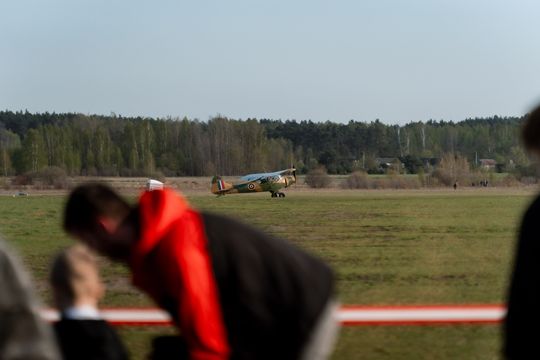 Piknik rodzinny wraz z pokazami lotniczymi na Lotnisku w Piastowie (zdjęcia)
