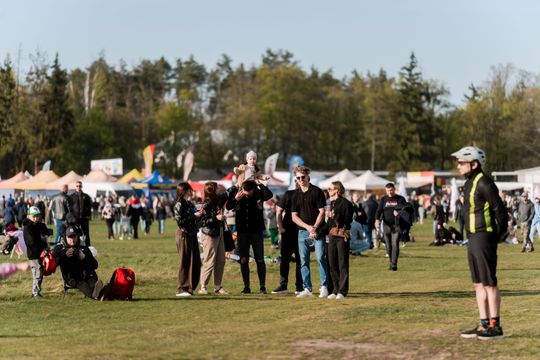 Piknik rodzinny wraz z pokazami lotniczymi na Lotnisku w Piastowie (zdjęcia)