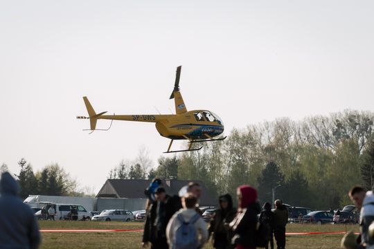 Piknik rodzinny wraz z pokazami lotniczymi na Lotnisku w Piastowie (zdjęcia)