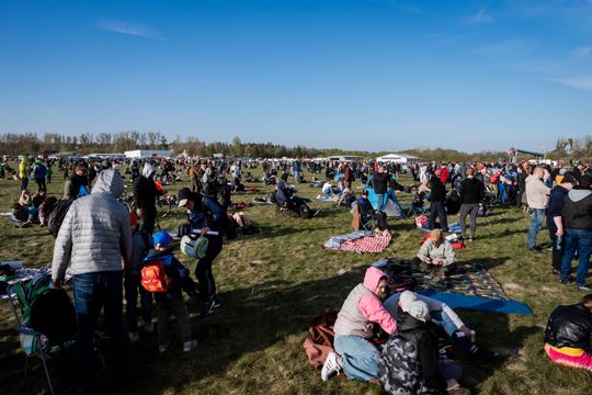 Piknik rodzinny wraz z pokazami lotniczymi na Lotnisku w Piastowie (zdjęcia)
