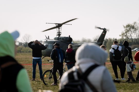 Piknik rodzinny wraz z pokazami lotniczymi na Lotnisku w Piastowie (zdjęcia)