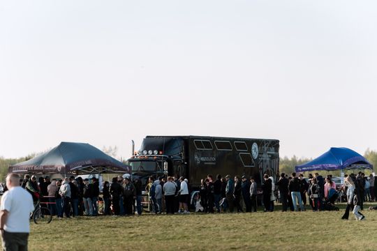Piknik rodzinny wraz z pokazami lotniczymi na Lotnisku w Piastowie (zdjęcia)