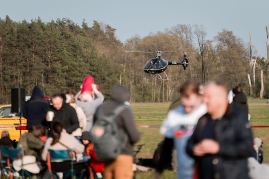 Piknik rodzinny wraz z pokazami lotniczymi na Lotnisku w Piastowie (zdjęcia)