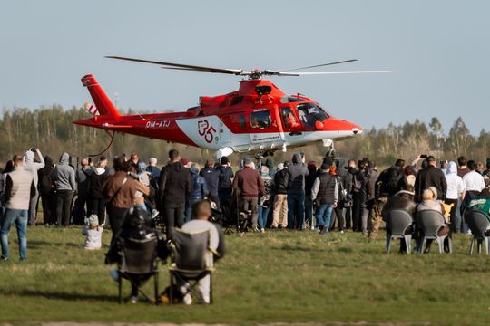 Piknik rodzinny wraz z pokazami lotniczymi na Lotnisku w Piastowie (zdjęcia)