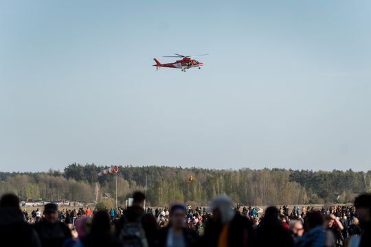 Piknik rodzinny wraz z pokazami lotniczymi na Lotnisku w Piastowie (zdjęcia)