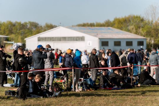 Piknik rodzinny wraz z pokazami lotniczymi na Lotnisku w Piastowie (zdjęcia)