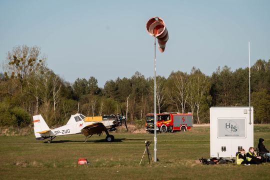 Piknik rodzinny wraz z pokazami lotniczymi na Lotnisku w Piastowie (zdjęcia)