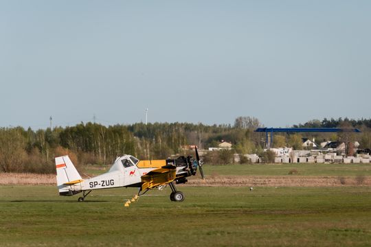 Piknik rodzinny wraz z pokazami lotniczymi na Lotnisku w Piastowie (zdjęcia)