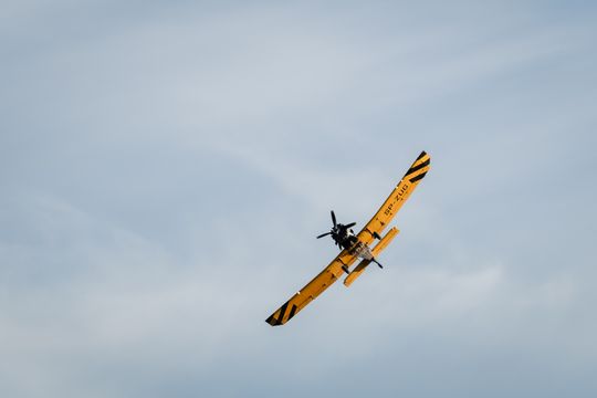 Piknik rodzinny wraz z pokazami lotniczymi na Lotnisku w Piastowie (zdjęcia)