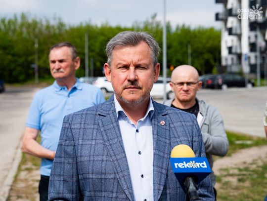 Konferencja prasowa dot. budowy chodnika przy ul. Piastowskiej (zdjęcia)