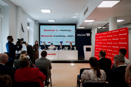 Podpisanie umów Mazowsze dla Młodzieży oraz Autobusy dla mazowieckich szkół