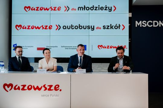 Podpisanie umów Mazowsze dla Młodzieży oraz Autobusy dla mazowieckich szkół