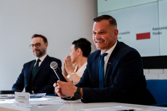 Podpisanie umów Mazowsze dla Młodzieży oraz Autobusy dla mazowieckich szkół