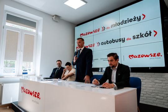 Podpisanie umów Mazowsze dla Młodzieży oraz Autobusy dla mazowieckich szkół