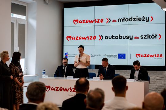 Podpisanie umów Mazowsze dla Młodzieży oraz Autobusy dla mazowieckich szkół