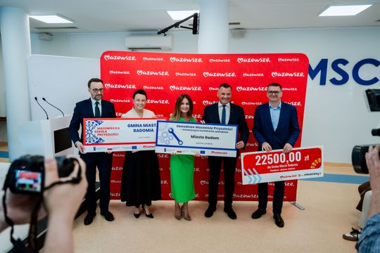 Podpisanie umów Mazowsze dla Młodzieży oraz Autobusy dla mazowieckich szkół