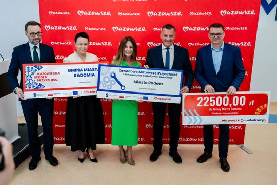 Podpisanie umów Mazowsze dla Młodzieży oraz Autobusy dla mazowieckich szkół