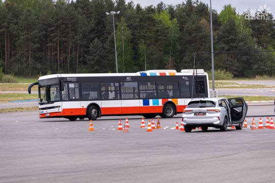 Mistrzostwa Kierowców Komunikacji Miejskiej w Rdm na torze w Jastrzębiu (zdjęcia)