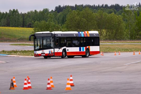 Mistrzostwa Kierowców Komunikacji Miejskiej w Rdm na torze w Jastrzębiu (zdjęcia)