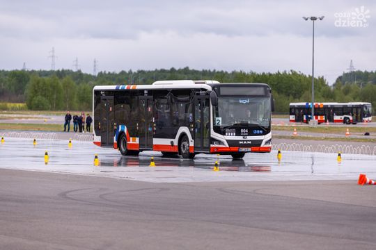 Mistrzostwa Kierowców Komunikacji Miejskiej w Rdm na torze w Jastrzębiu (zdjęcia)