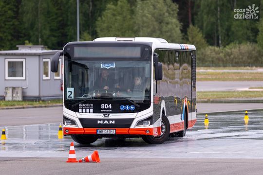 Mistrzostwa Kierowców Komunikacji Miejskiej w Rdm na torze w Jastrzębiu (zdjęcia)